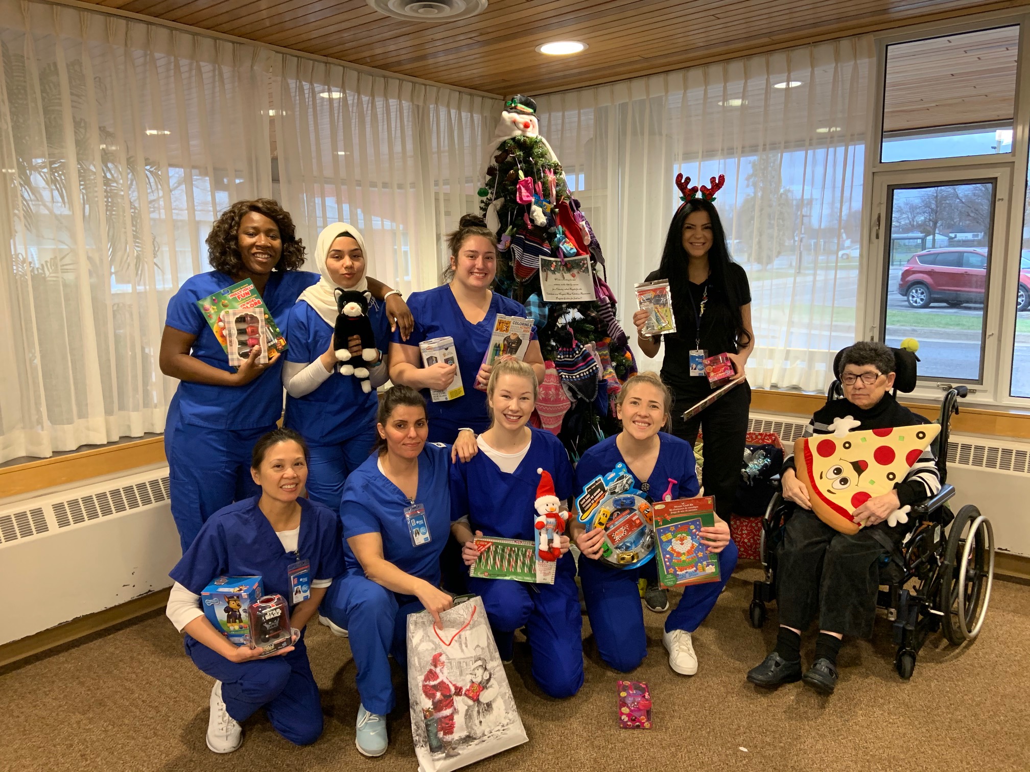 Nursing students bring holiday cheer to Rapelje Lodge in Welland InsideNC