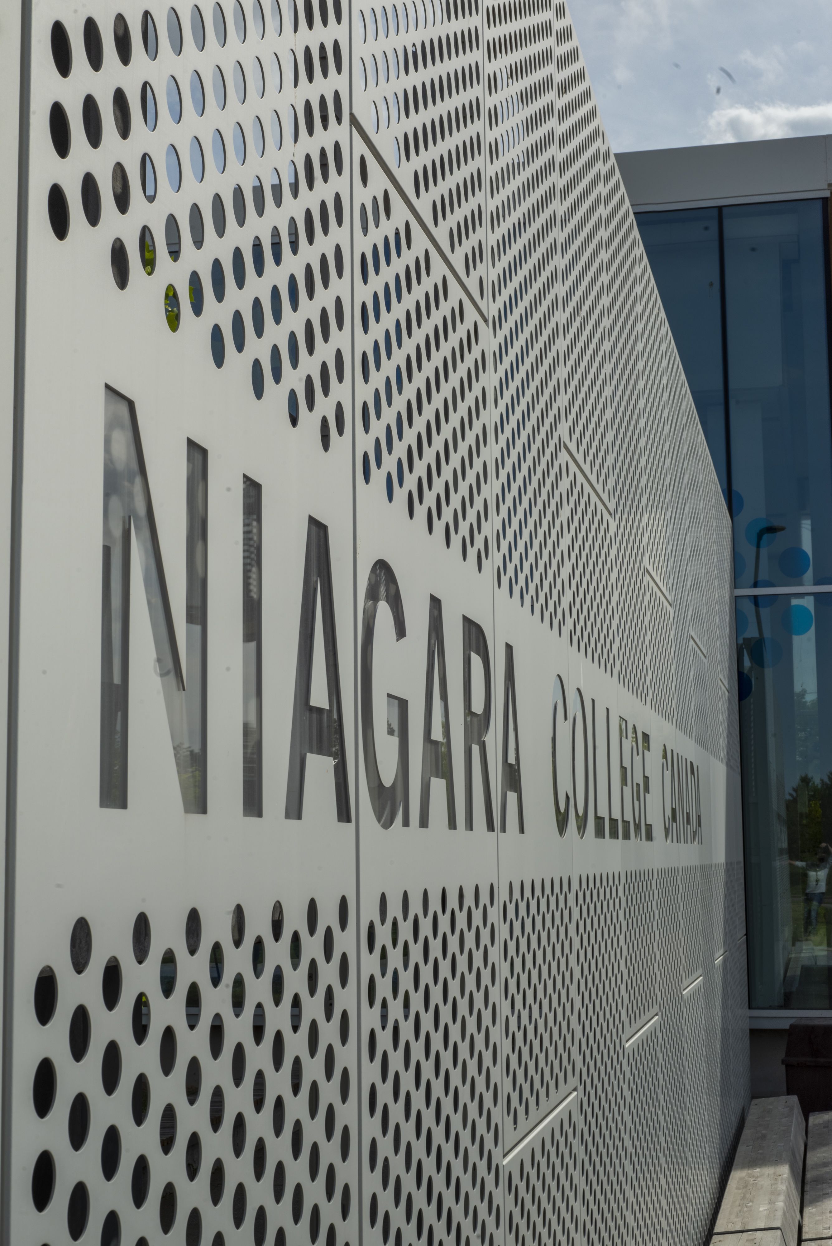 Sign that reads Niagara College Canada.