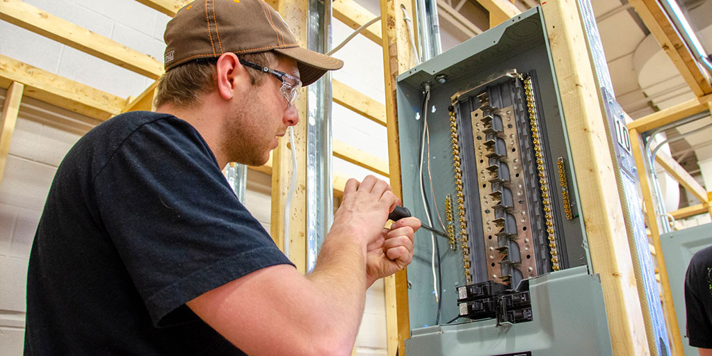 Electrician Construction And Maintenance Pre Apprenticeship For Women Program Niagara College