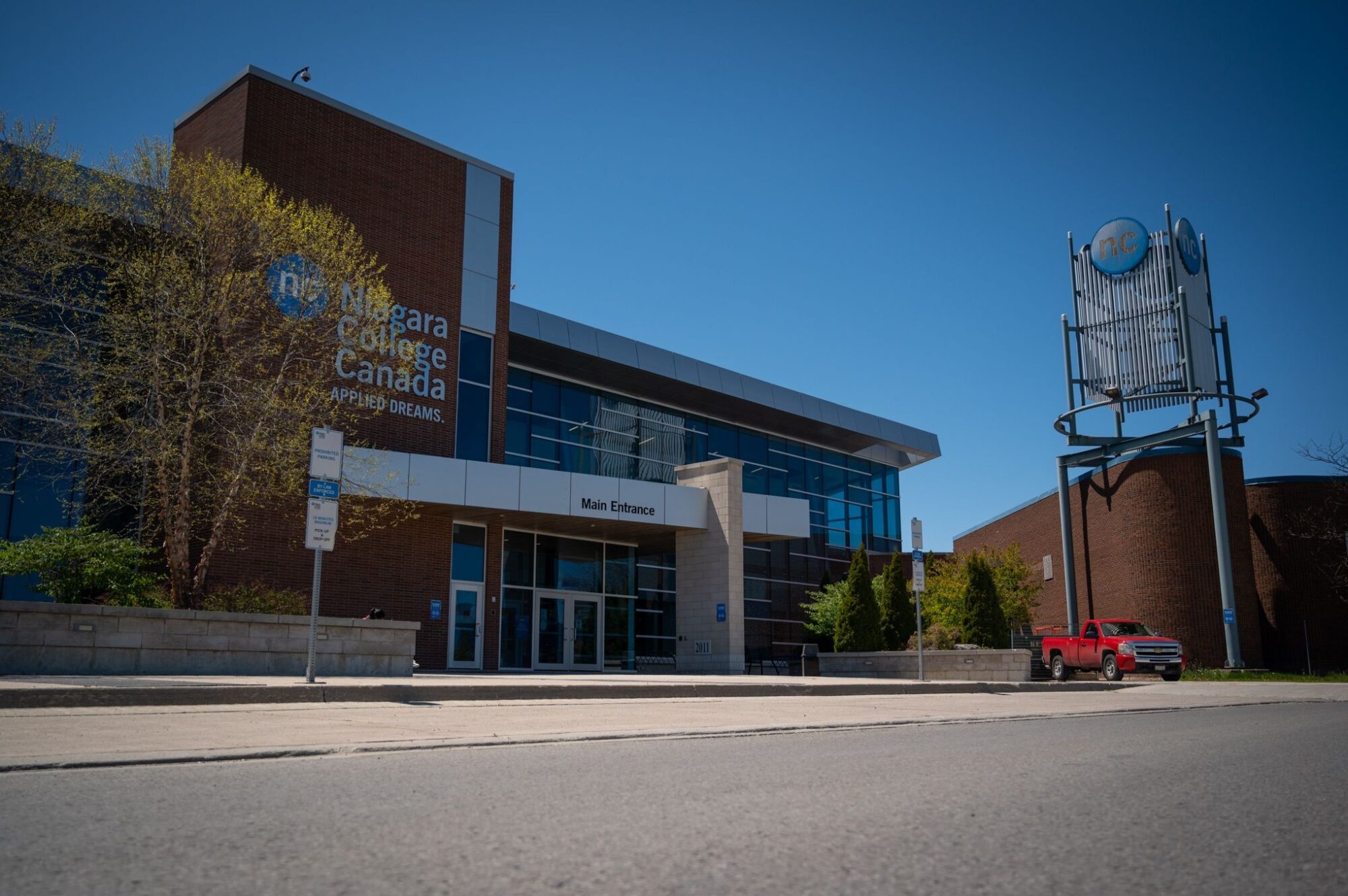 the exterior main entrance of the Welland campus